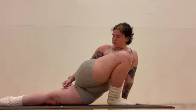 Chubby babe invites you to do some sports Egg2025 leaks