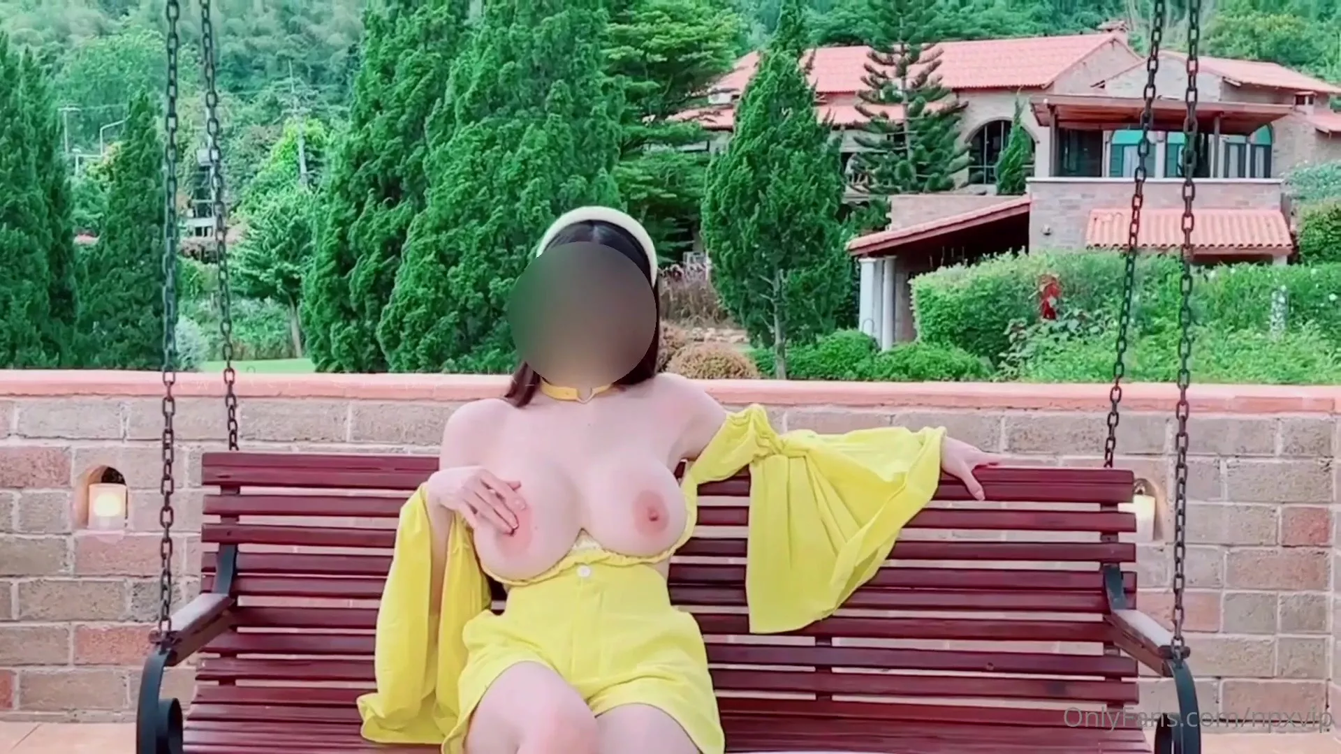 What a nice weather to flash my huge breasts – Namprik onlyfans leak