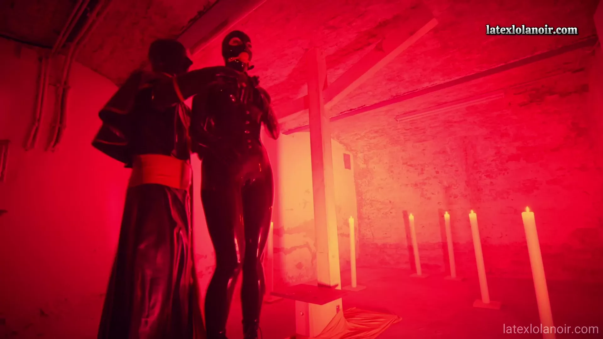 Black latex in red room – Lola Noir Passionate tease