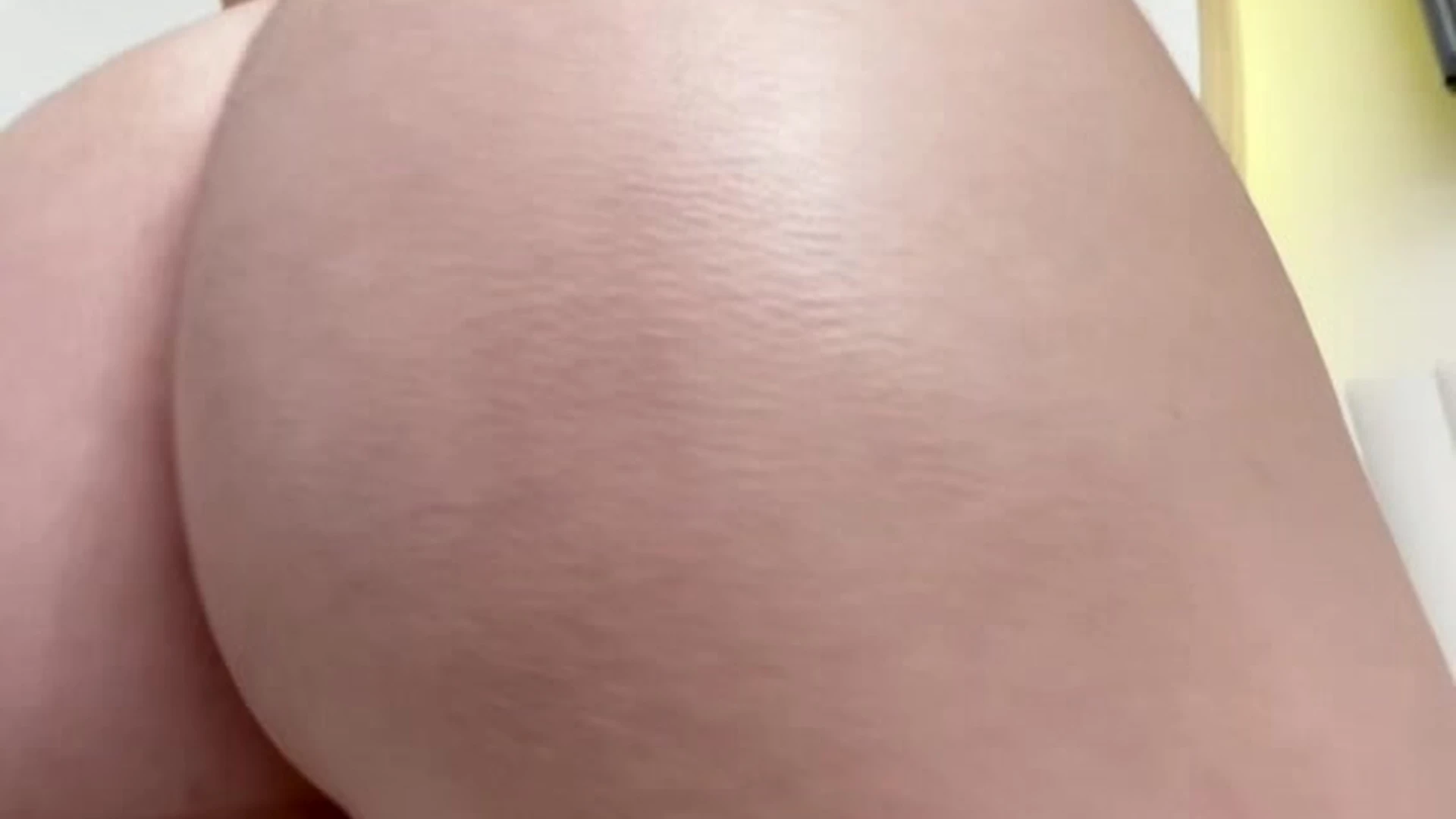 sexy slut Lupuwellness twerking her big ass close-up