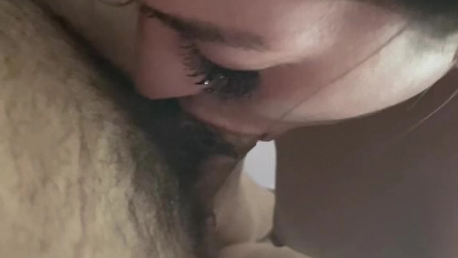 Lupuwellness deepthroat sucking in the bedroom