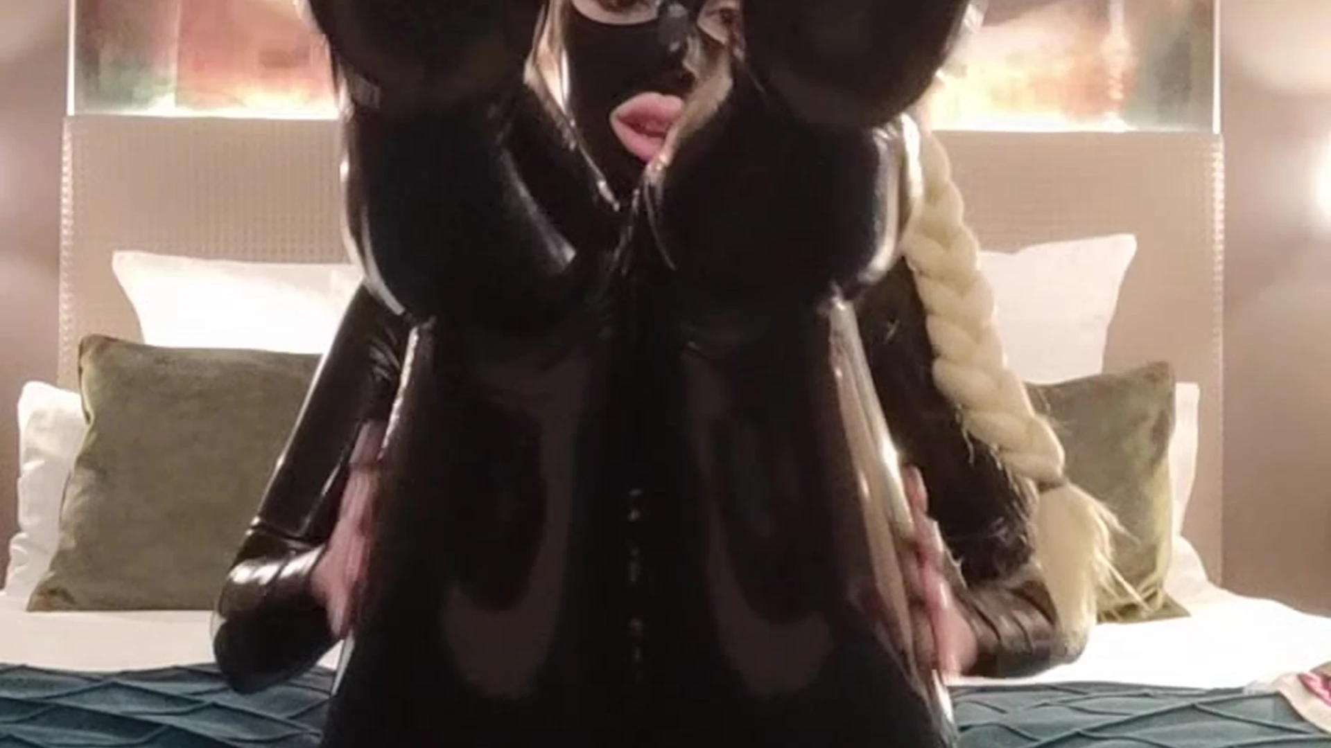 Latex feet show – Lola Noir kinky slut fetish porn