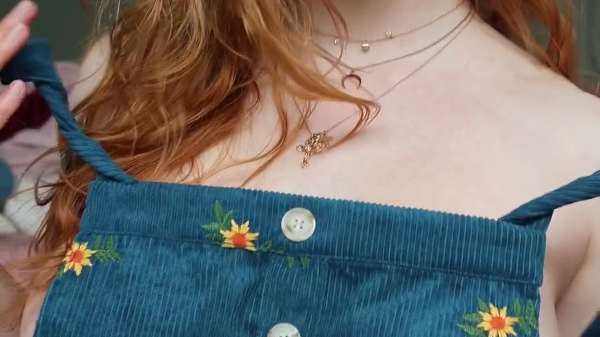 Naked redhead slut Imogenlucie shows her titties