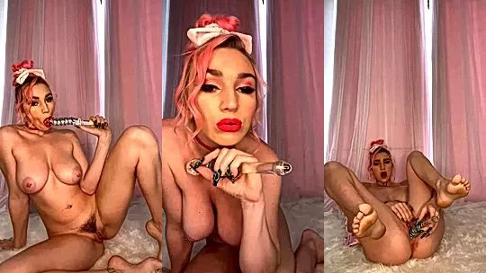 Kendra Sunderland twerking her big naked booty for you