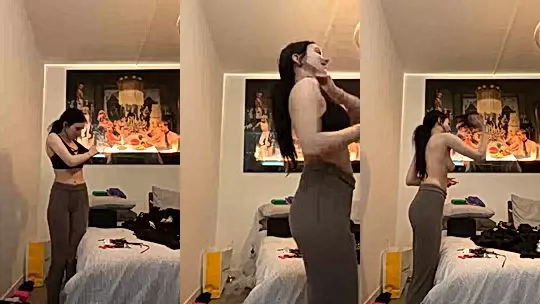 Britney Dutch changing her clothes during camshow