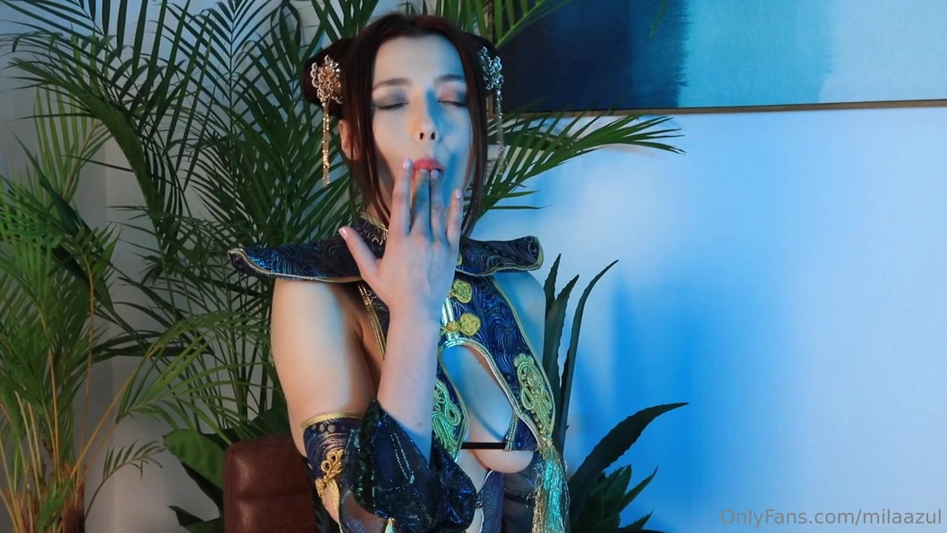 sexy Ukrainian cosplayer Mila Azul masturbation