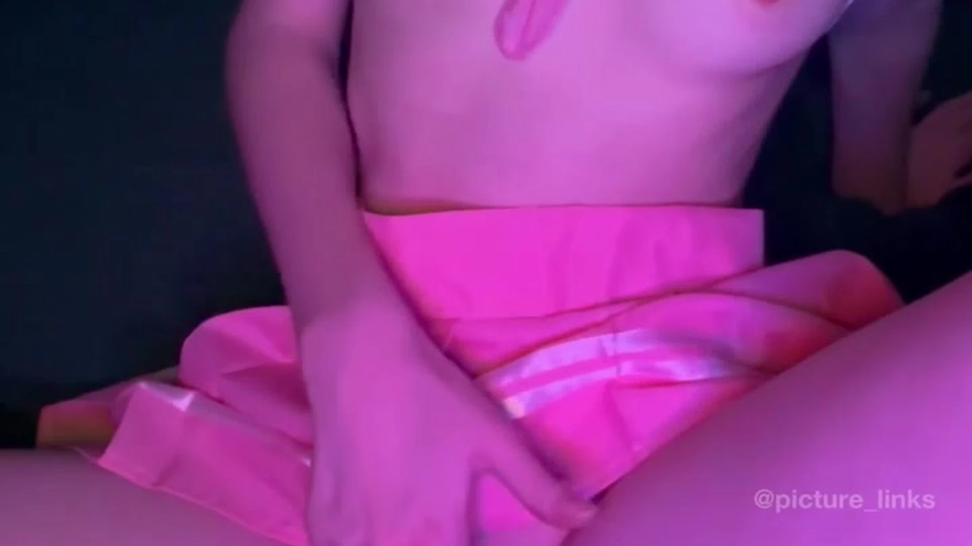 Starsheepstut fingering her pussy in pink skirt