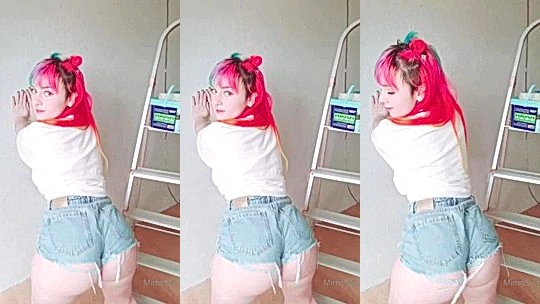 Mimorgue teasing her big ass in short jeans